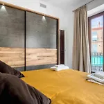 Alzhara Ii Balcon Triana Torre Pelli Sevilla