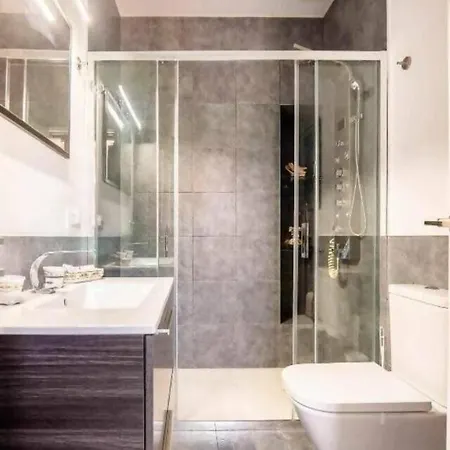 Alzhara Ii Balcon Triana Torre Pelli 아파트 *
