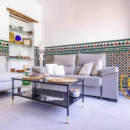 Alzhara Ii Balcon Triana Torre Pelli 아파트 *