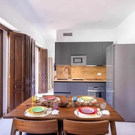 Alzhara Ii Balcon Triana Torre Pelli 아파트 *